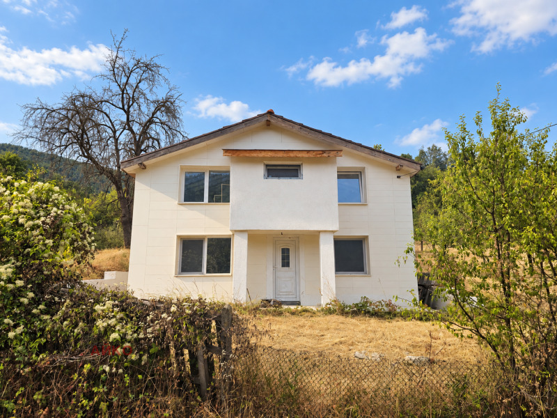 Продава КЪЩА, област София, с. Лопян • 99000 € • 42683274 1 — Holmes.bg Продава КЪЩА, област София, с. Лопян • 99000 € • 42683274 1