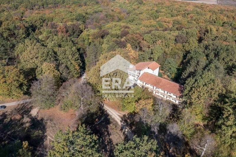 Продава ХОТЕЛ, област Варна, гр. Долни чифлик • 650000 € / 1271289.50 лв. • 81077070 1 — Holmes.bg Продава ХОТЕЛ, област Варна, гр. Долни чифлик • 650000 € / 1271289.50 лв. • 81077070 1