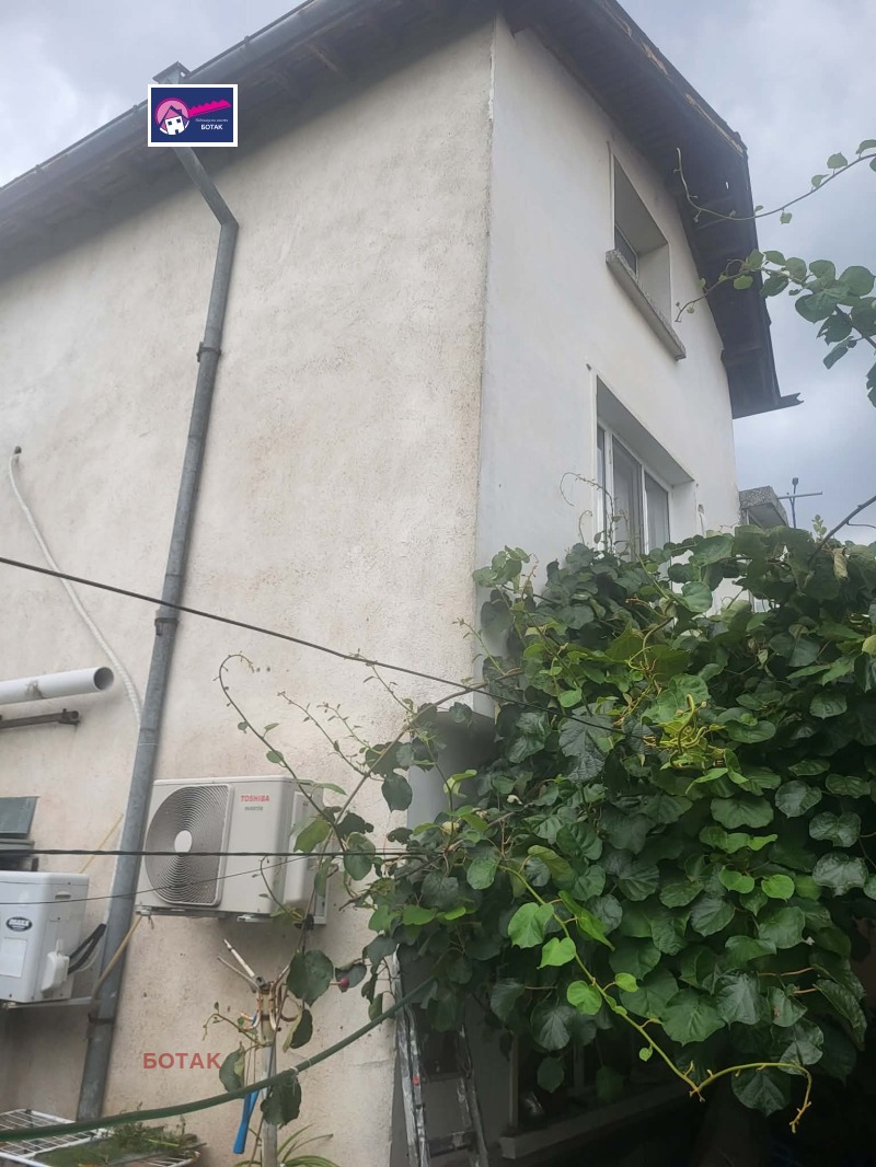 Продава КЪЩА, област Пазарджик, с. Мокрище • 132000 € • 37584437 1 — Holmes.bg Продава КЪЩА, област Пазарджик, с. Мокрище • 132000 € • 37584437 1