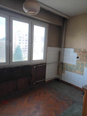 Продажба на двустайни апартаменти в град Кюстендил - изображение 2 