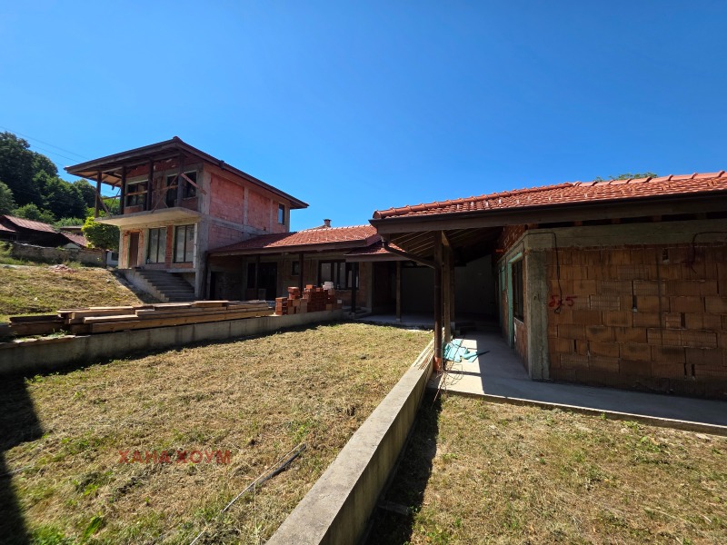 Продава КЪЩА, област Ловеч, с. Орешак • 255000 € • 48142043 1 — Holmes.bg Продава КЪЩА, област Ловеч, с. Орешак • 255000 € • 48142043 1