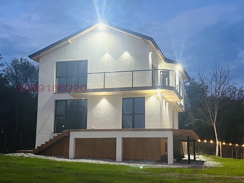 Продава КЪЩА, област София, гр. Правец • 180000 € / 352049.40 лв. • 41947722 1 — Holmes.bg Продава КЪЩА, област София, гр. Правец • 180000 € / 352049.40 лв. • 41947722 1