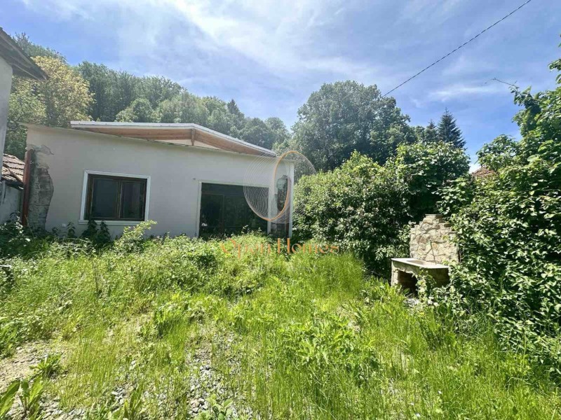 Продава КЪЩА, област Пловдив, с. Свежен • 67000 € / 131040.61 лв. • 61653354 1 — Holmes.bg Продава КЪЩА, област Пловдив, с. Свежен • 67000 € / 131040.61 лв. • 61653354 1