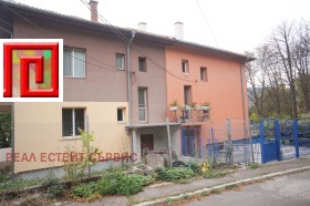 Продава етаж от къща град Перник Варош - [1] 