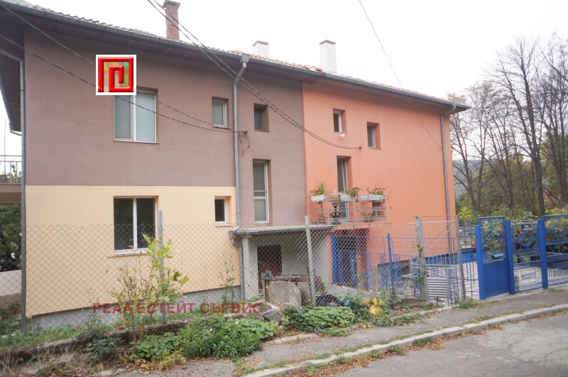 Продава  Етаж от къща, град Перник, Варош • 59 000 EUR • ID 74306308 — holmes.bg - [1] 
