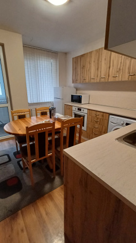 Обява Дава под наем 3-СТАЕН,град Плевен, Широк център