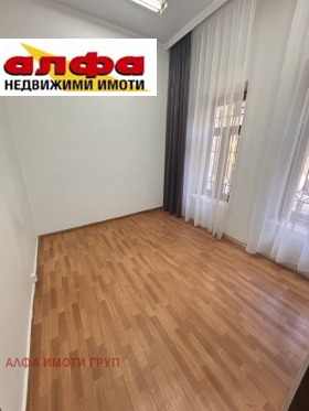 ОФИС, 13 m2 - Holmes.bg ОФИС, 13 m2