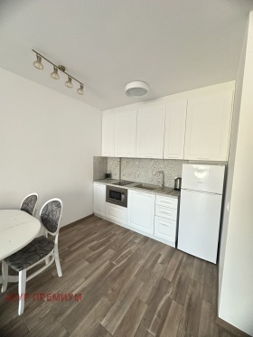 Обява Дава под наем 2-СТАЕН,град Варна, к.к. Св.Св. Константин и Елена