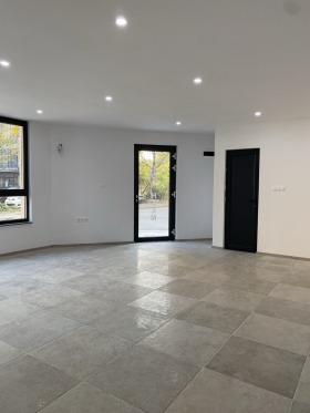 Обява Дава под наем ОФИС,град Пловдив, Център>