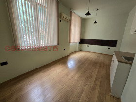 ОФИС, 35 m2 - Holmes.bg ОФИС, 35 m2