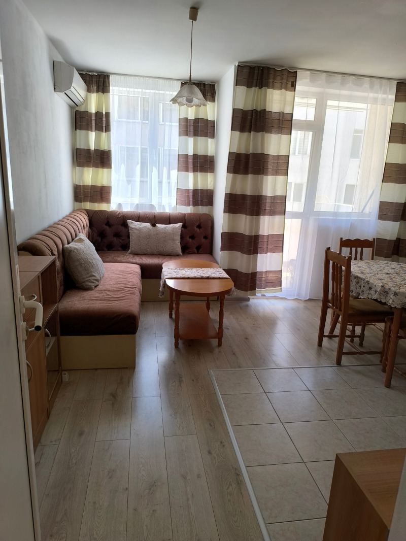 Под наем 2-СТАЕН, град Варна, Лятно кино Тракия • 550 € / 1075.71 лв. • 13517626 1 — Holmes.bg Под наем 2-СТАЕН, град Варна, Лятно кино Тракия • 550 € / 1075.71 лв. • 13517626 1