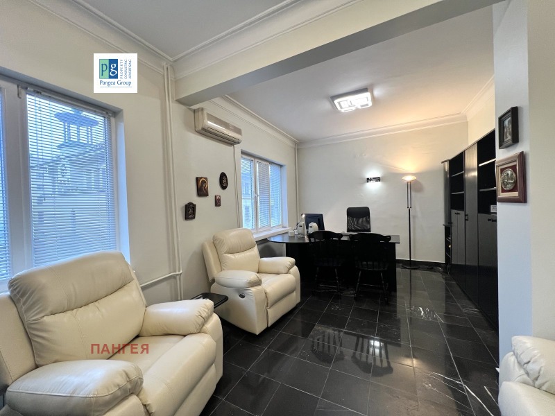 Под наем ОФИС, град София, Център • 900 € / 1760.25 лв. • 12756734 1 — Holmes.bg Под наем ОФИС, град София, Център • 900 € / 1760.25 лв. • 12756734 1