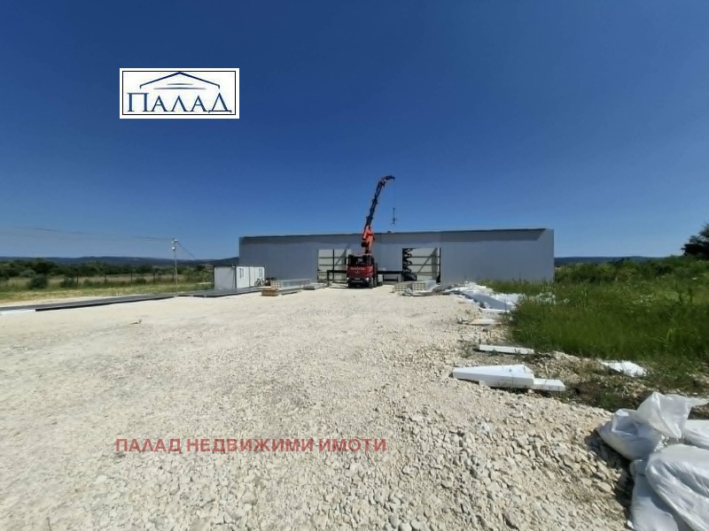 Под наем СКЛАД, област Варна, гр. Аксаково • 1600 € • 90340356 1 — Holmes.bg Под наем СКЛАД, област Варна, гр. Аксаково • 1600 € • 90340356 1