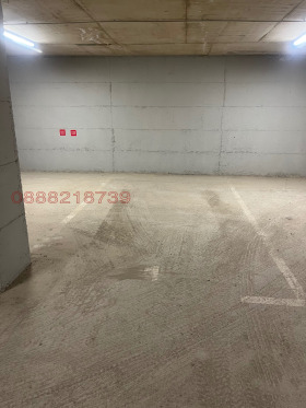 Обява Дава под наем ПАРКОМЯСТО,град София, Левски В