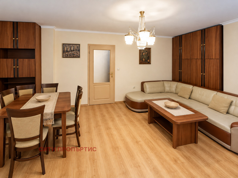 Под наем 3-СТАЕН, град Благоевград, Идеален център • 520 € • 83920395 1 — Holmes.bg Под наем 3-СТАЕН, град Благоевград, Идеален център • 520 € • 83920395 1