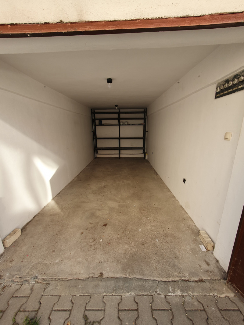 Под наем ГАРАЖ, ПАРКОМЯСТО, град Стара Загора, Център • 150 лв. / 76.69 € • 35004750 1 — Holmes.bg Под наем ГАРАЖ, ПАРКОМЯСТО, град Стара Загора, Център • 150 лв. / 76.69 € • 35004750 1