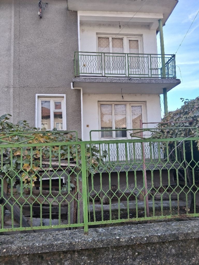 Продава КЪЩА, гр. Ловеч, Гозница, снимка 2 - Къщи - 56747959