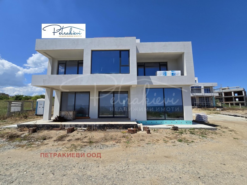Продава КЪЩА в област Бургас, гр. Черноморец - 322 кв.м / 700 000 € » 1 369 081.00 лв., ПЕТРАКИЕВИ ООД