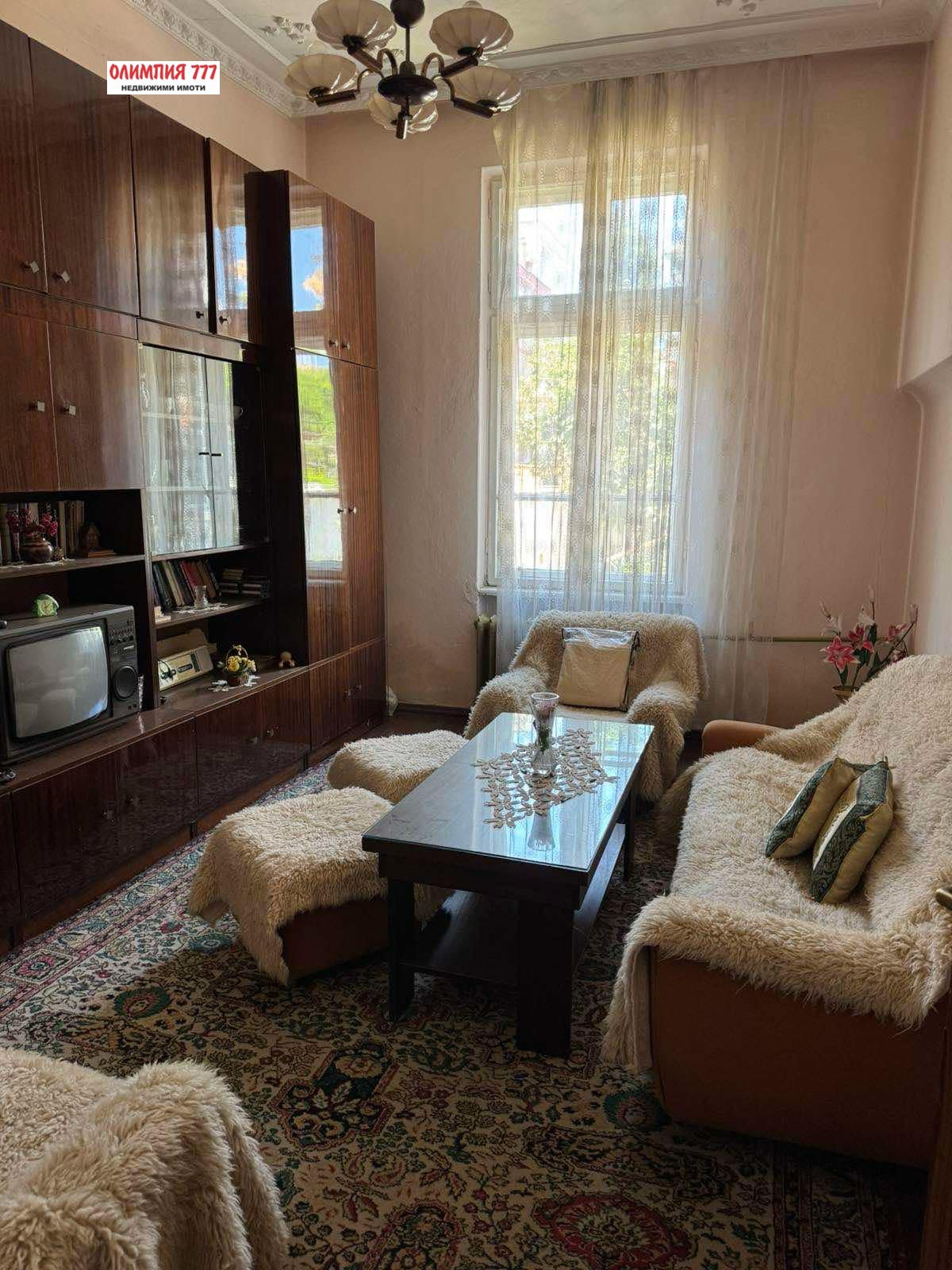 Продава ЕТАЖ ОТ КЪЩА, гр. Плевен, Идеален център, снимка 2 - Етаж от къща - 50547311