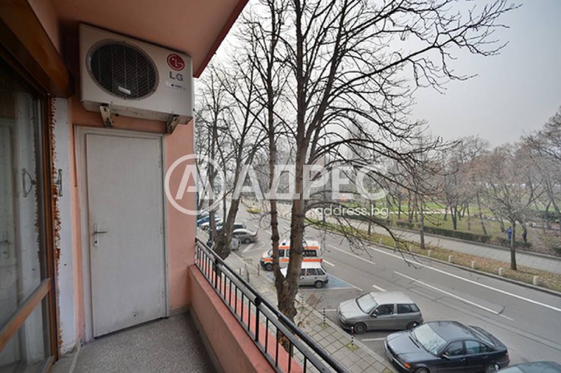 Продава 3-СТАЕН, гр. София, Център, снимка 2 - Апартаменти - 51598087