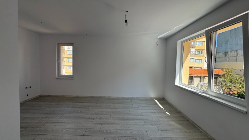 Продава  Етаж от къща град Добрич , Христо Ботев , 94 кв.м | 81246277 - изображение [2]