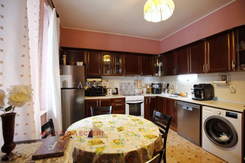 De vânzare  1 dormitor Sofia , Țentâr , 74 mp | 43946447