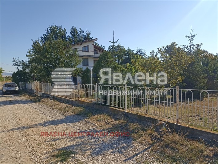 Продава КЪЩА, с. Хераково, област София област