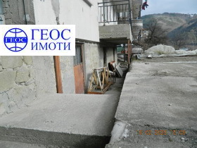 Хоусе Флоор Устово, Смолјан 11