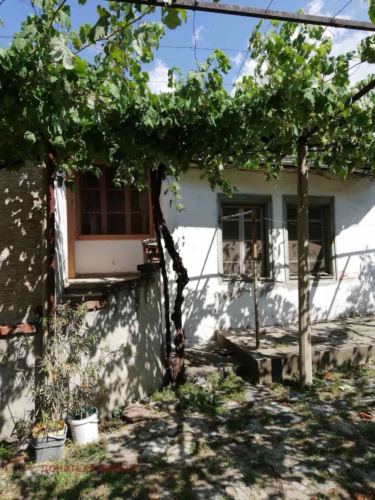 Продава КЪЩА, гр. Карлово, област Пловдив, снимка 3 - Къщи - 49630715