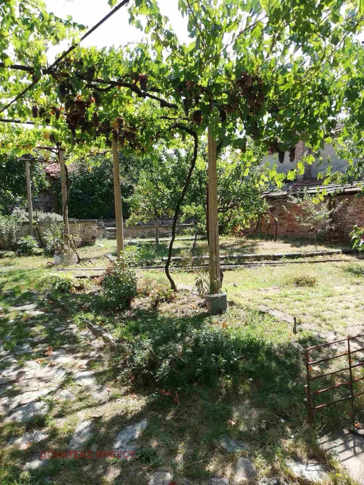 Продава КЪЩА, гр. Карлово, област Пловдив, снимка 6 - Къщи - 49630715