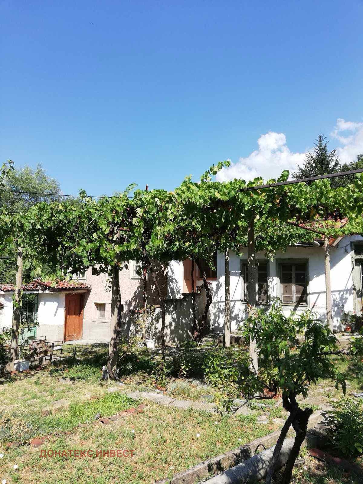 Продава КЪЩА, гр. Карлово, област Пловдив, снимка 4 - Къщи - 49630715