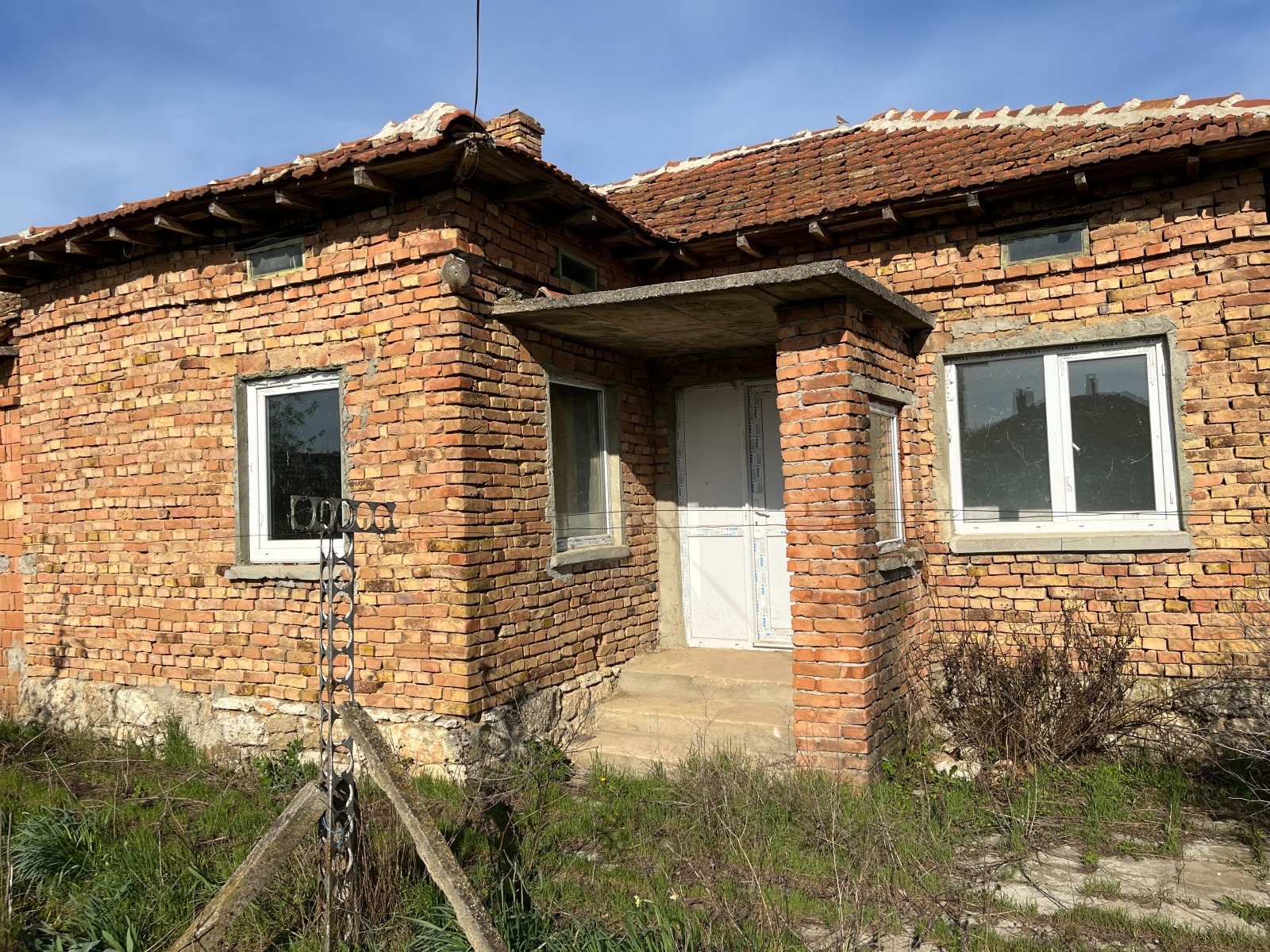 Продава КЪЩА, с. Божурово, област Добрич