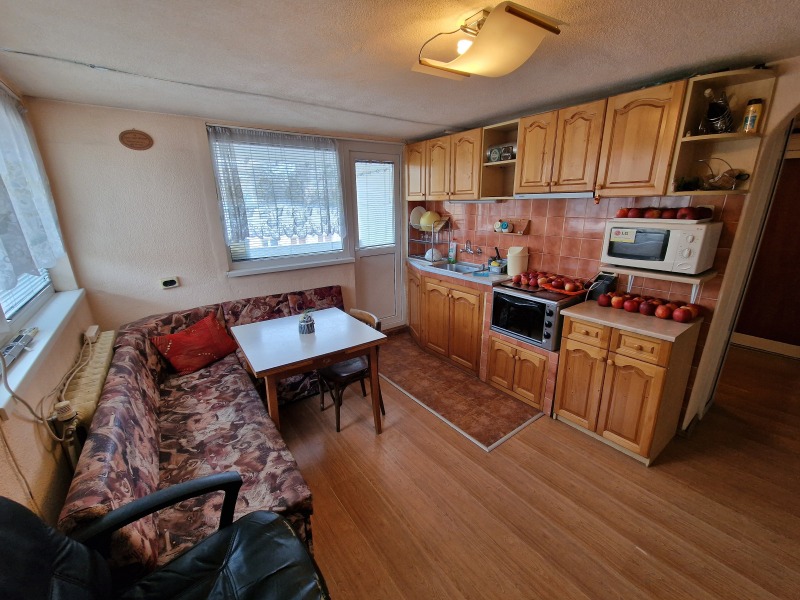 Продава 3-СТАЕН, гр. Русе, Възраждане, снимка 2 - Апартаменти - 52720670