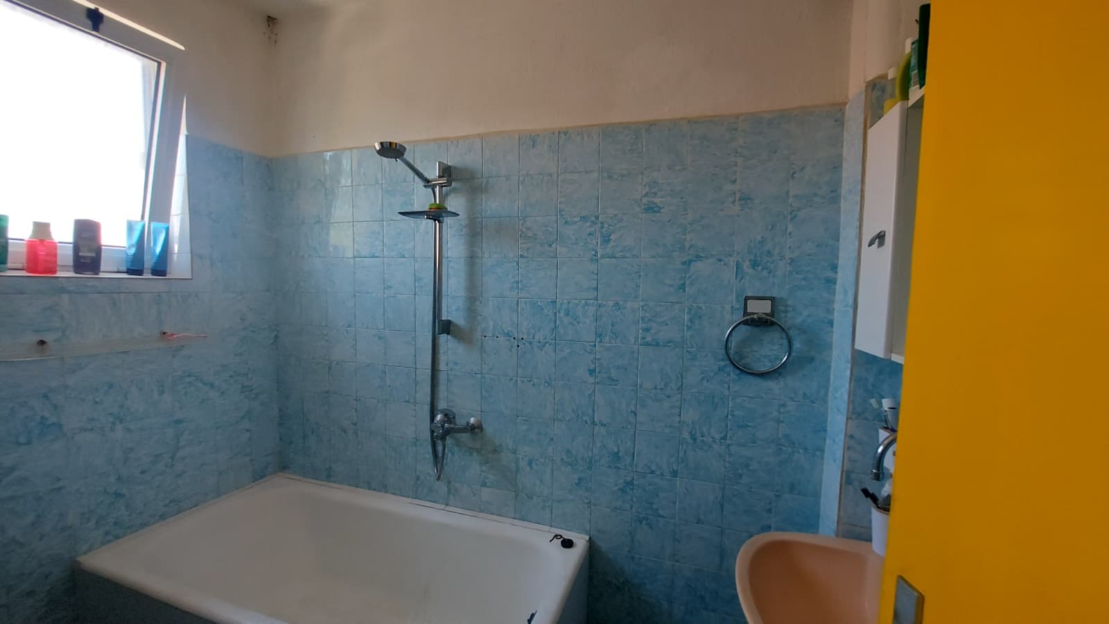 Продава МНОГОСТАЕН, гр. Кърджали, Байкал, снимка 17 - Апартаменти - 55024324