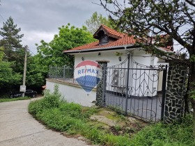 Продава къща област Пловдив с. Гълъбово - [1] 