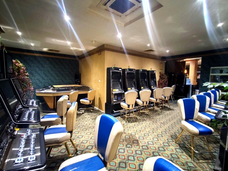 Till salu  Bar Burgas , Centar , 190 kvm | 74491638