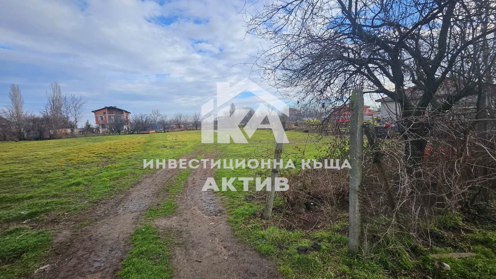 Продава ПАРЦЕЛ, с. Избеглии, област Пловдив