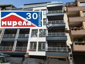 2-стаен град Варна, Колхозен пазар 1