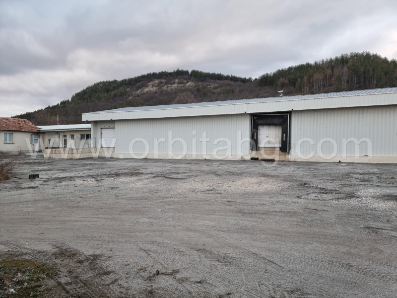 Продава  Пром. помещение, област Шумен, гр. Велики Преслав •  654 731 EUR • ID 70081576 — holmes.bg - [1] 