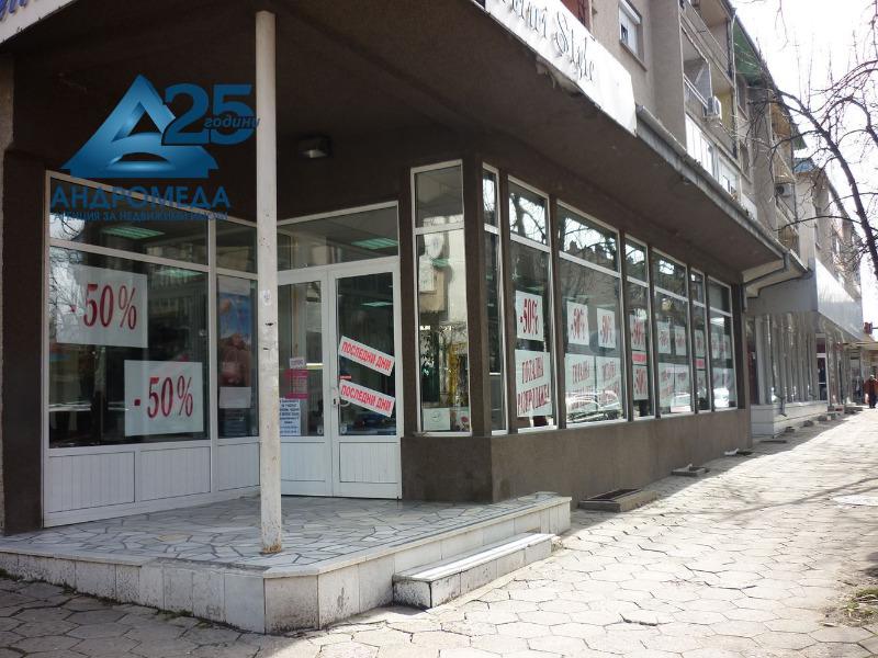 Продава  Магазин град Плевен , Идеален център , 313 кв.м | 71316739