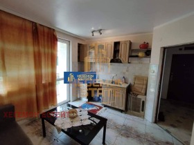 1 chambre Kolhozen pazar, Varna 1