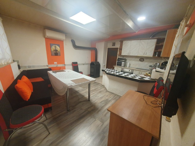 Продава КЪЩА, с. Горно Сахране, област Стара Загора, снимка 2 - Къщи - 52221278