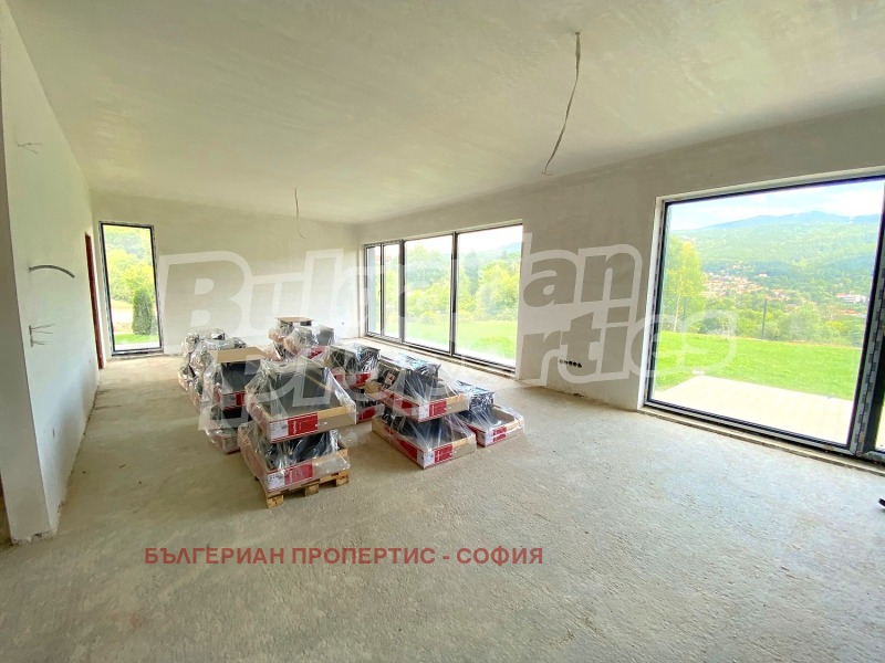 Продава КЪЩА, гр. София, с. Владая, снимка 2 - Къщи - 52796425