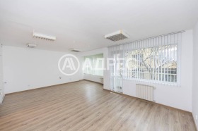 3+ camere da letto Tsentar, Sofia 10