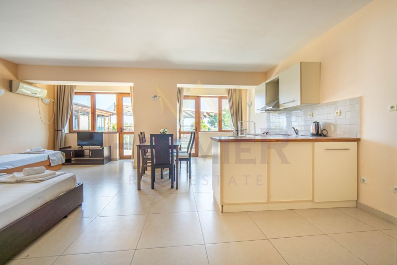 Продава КЪЩА, гр. Балчик, област Добрич, снимка 2 - Къщи - 53083742