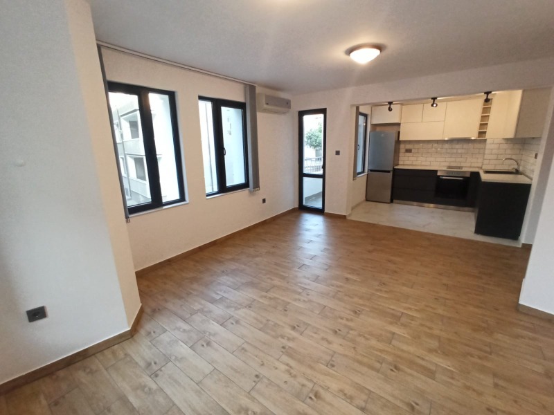 Eladó  Hivatal Plovdiv , Karsijaka , 52 négyzetméter | 93718150
