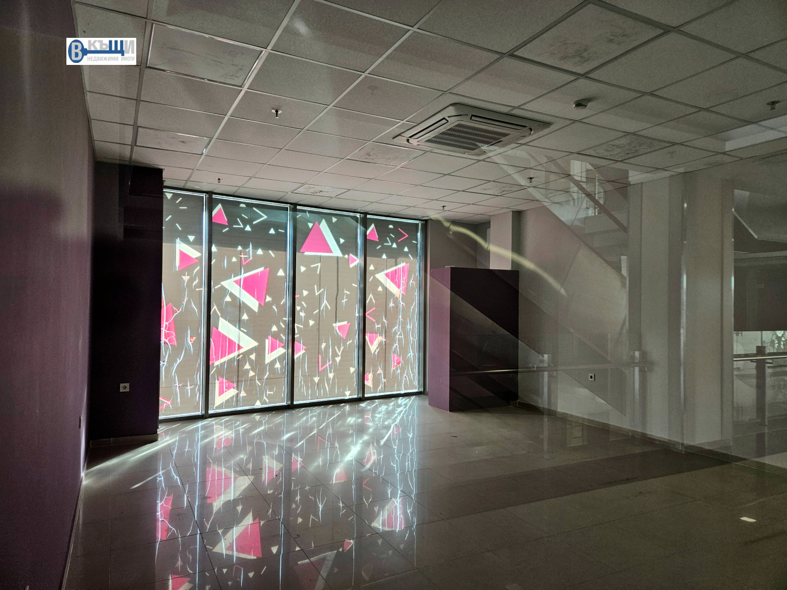 Продава МАГАЗИН, гр. Велико Търново, Център, снимка 2 - Магазини - 52387871