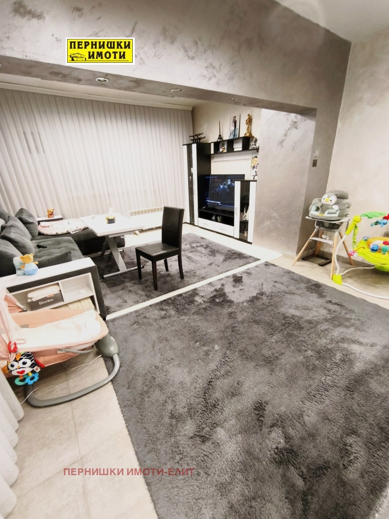 Продава 3-СТАЕН, гр. Перник, Център