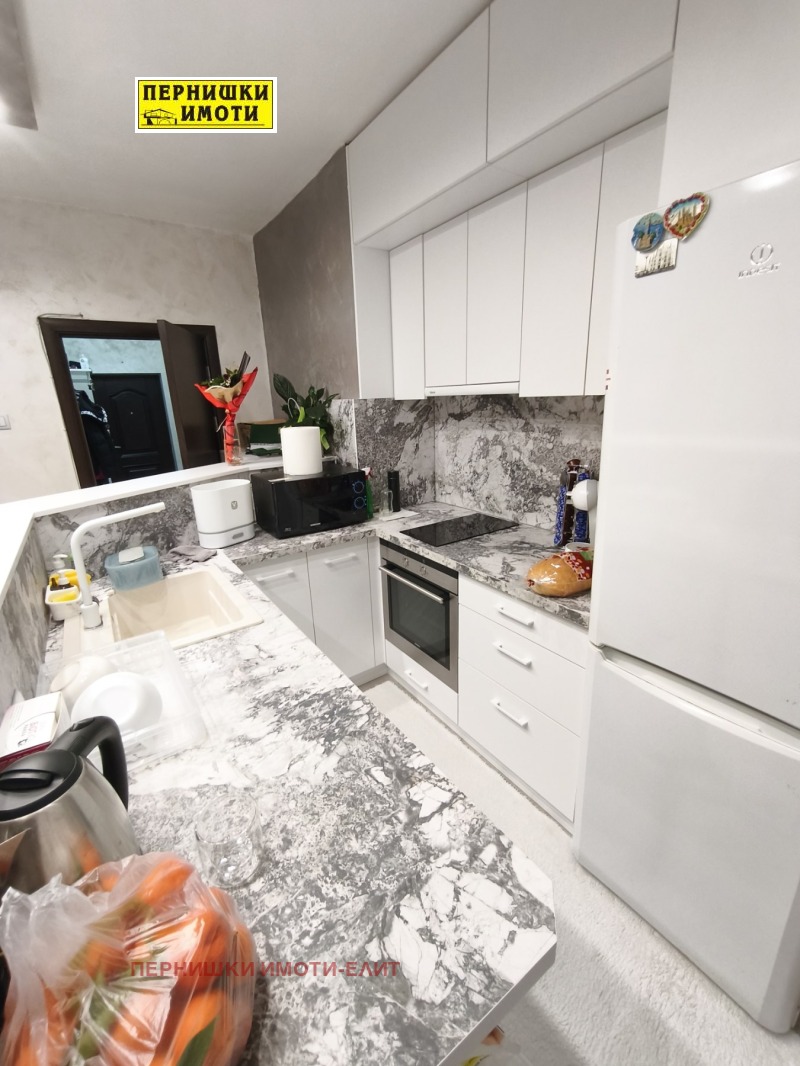 Продава 3-СТАЕН, гр. Перник, Център, снимка 3 - Апартаменти - 53094833