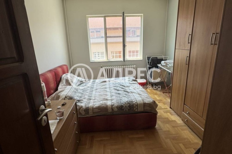 De vânzare  1 dormitor Sofia , Țentâr , 75 mp | 40106477 - imagine [2]